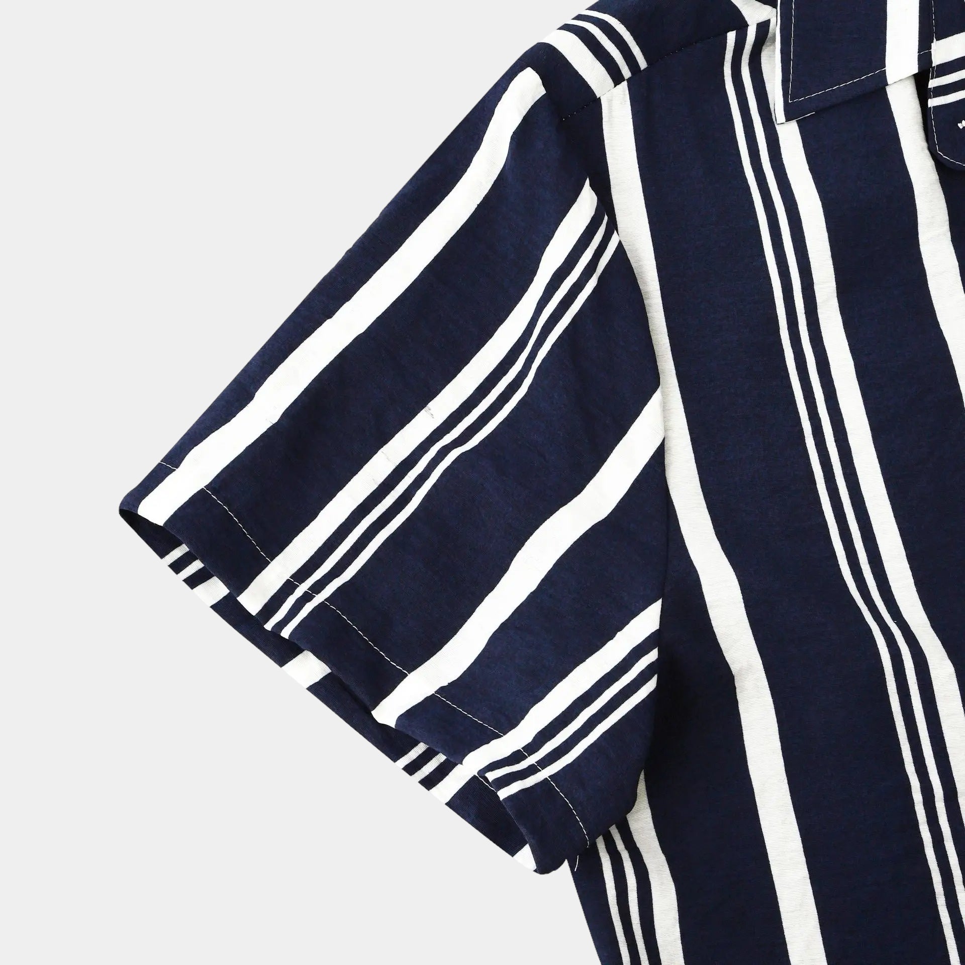 Men’s Vertical Stripe Short Sleeve Button-Up Shirt