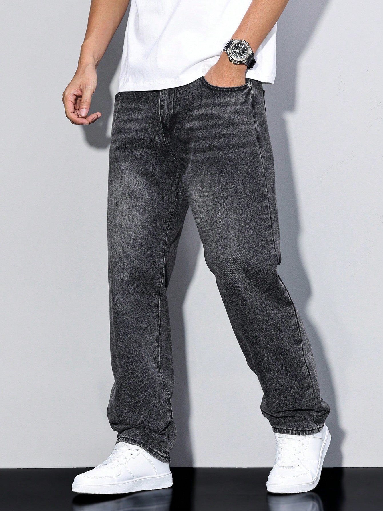 Men’s Straight Leg Jeans with Front Pockets and Belt Loops