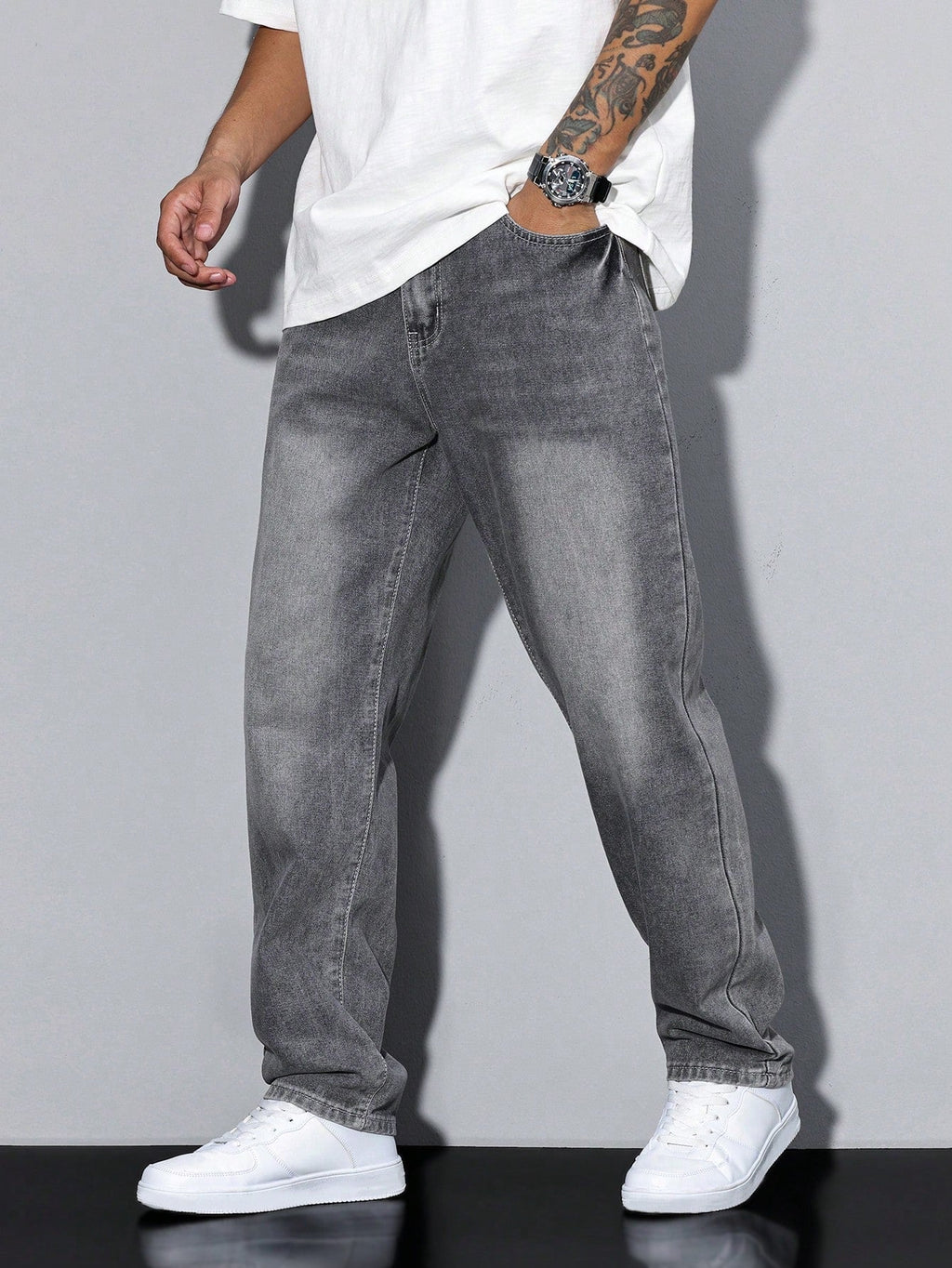Men’s Straight Leg Jeans with Front Pockets and Belt Loops