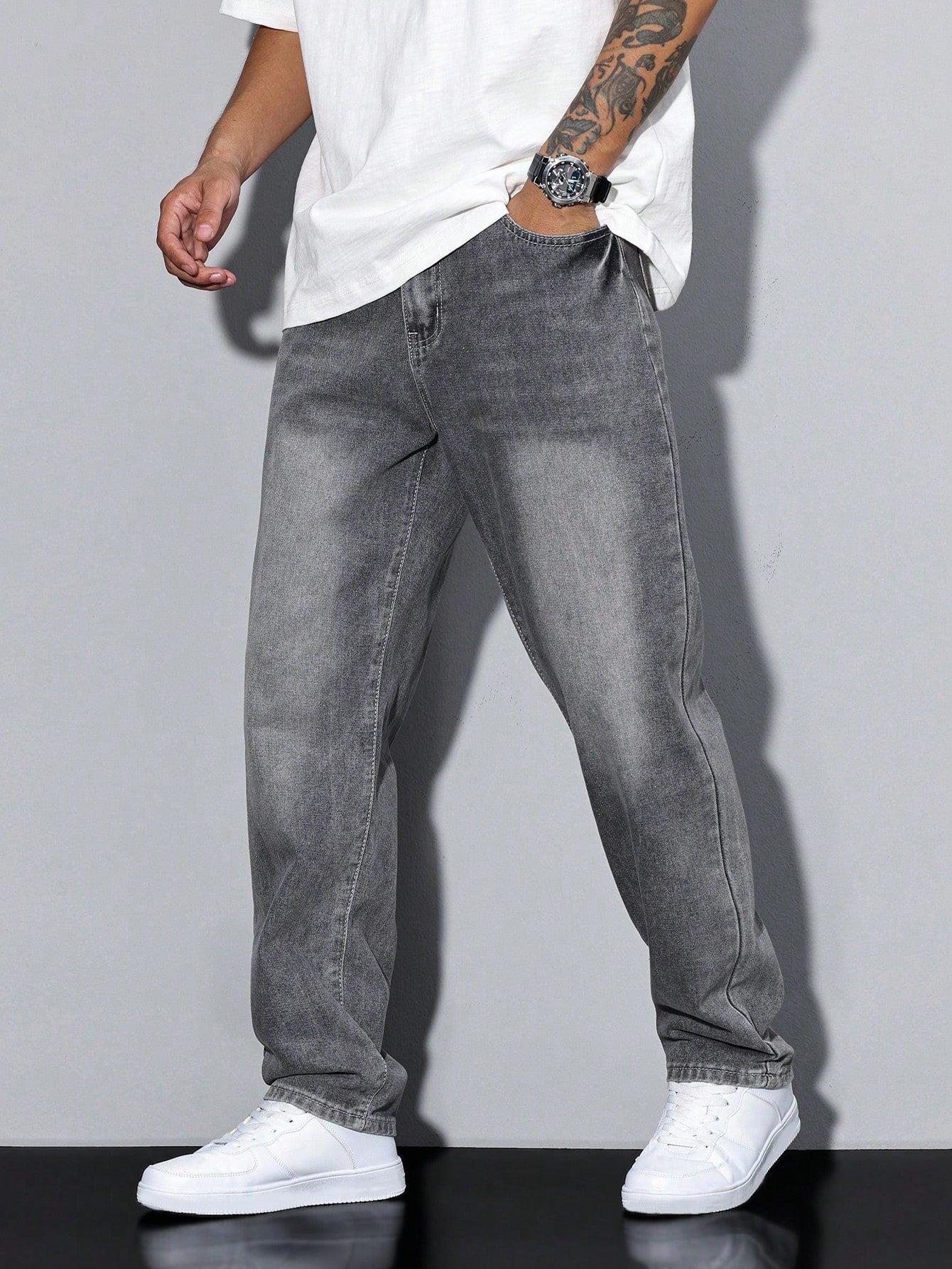 Men’s Straight Leg Jeans with Front Pockets and Belt Loops