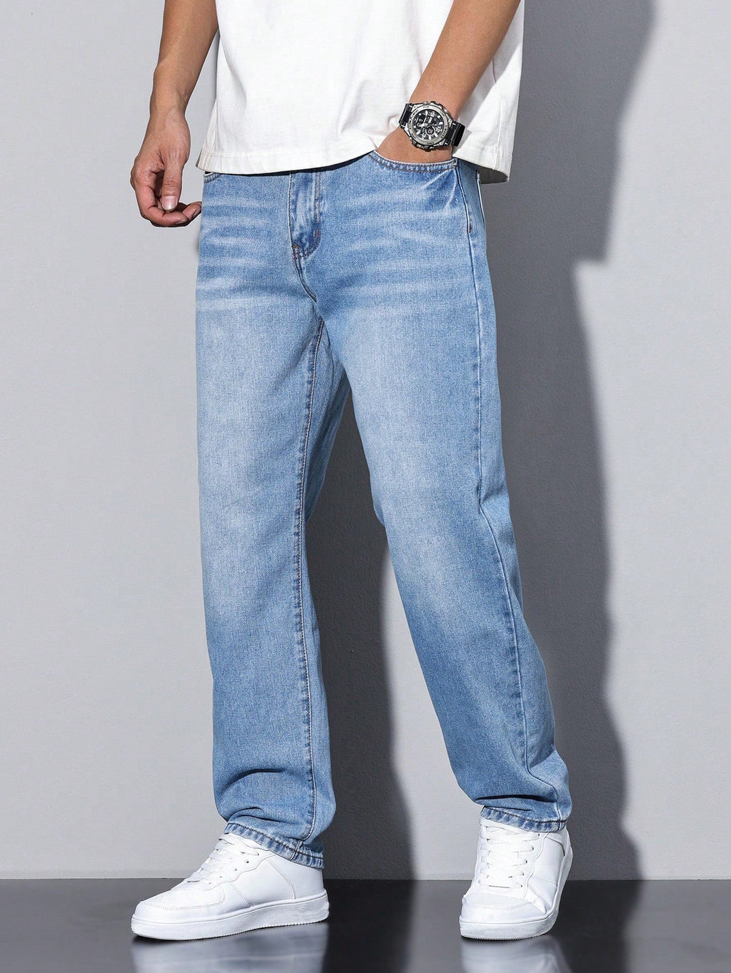 Men’s Straight Leg Jeans with Front Pockets and Belt Loops