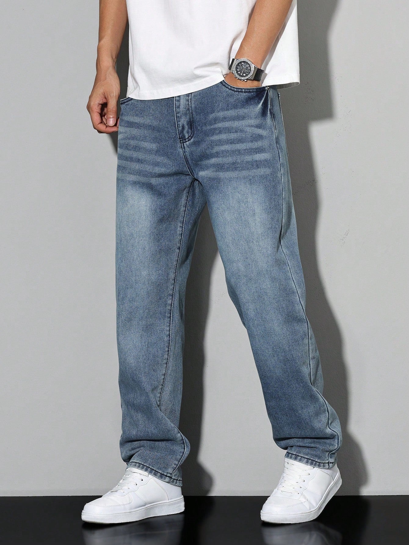 Men’s Straight Leg Jeans with Front Pockets and Belt Loops