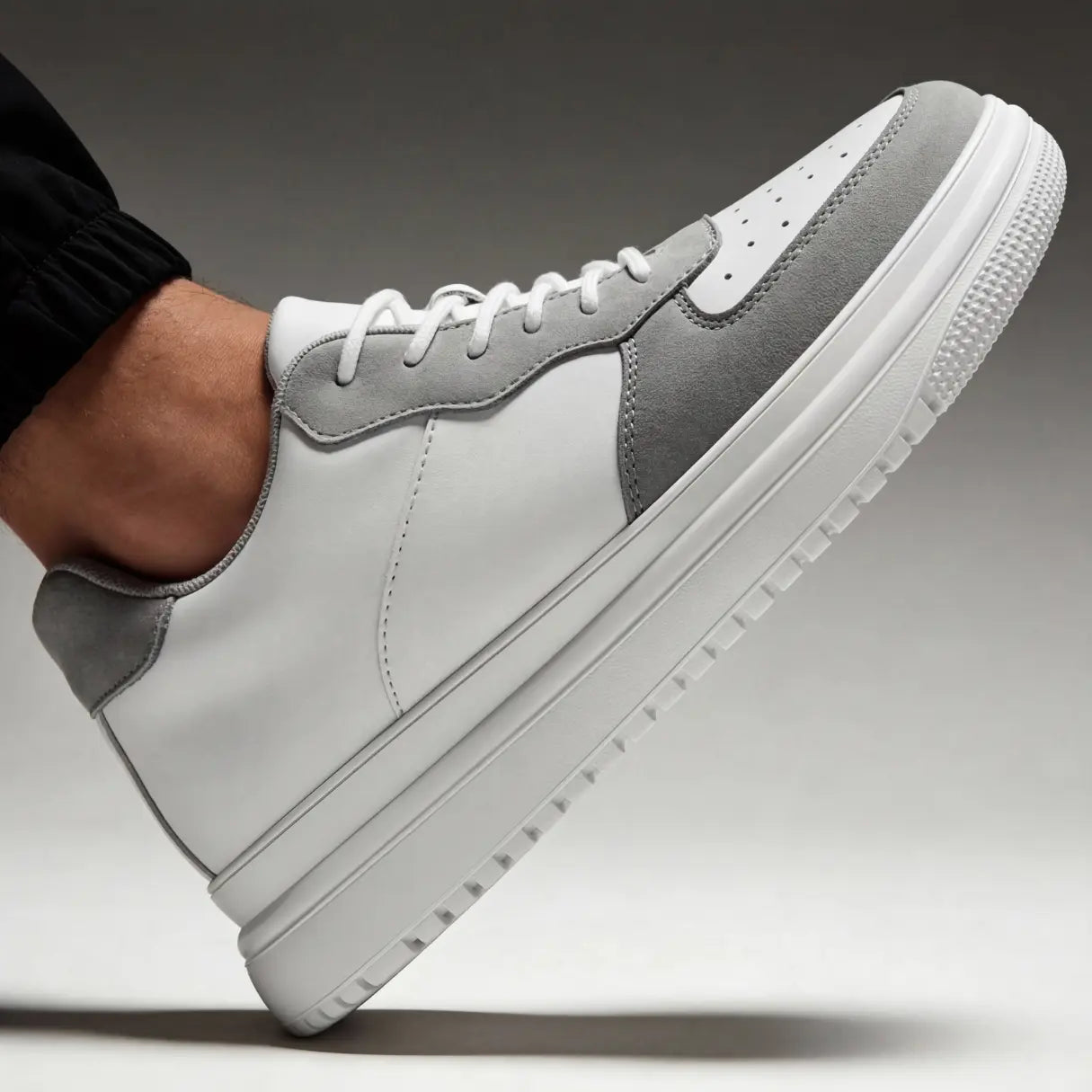 Men’s Minimalist Lace Up Platform Sneakers with Chunky Contrast Sole