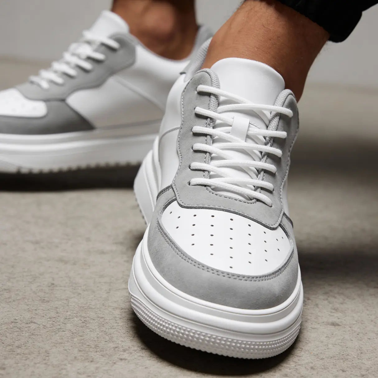 Men’s Minimalist Lace Up Platform Sneakers with Chunky Contrast Sole