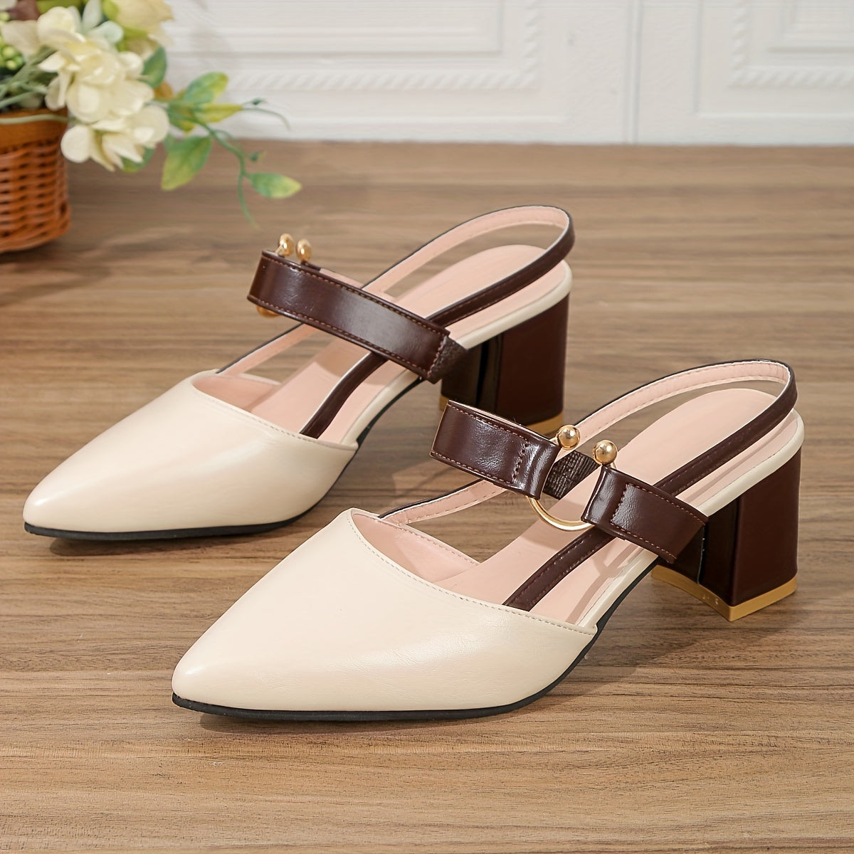 Women's Block Heel Slingback Court Shoes - Pointed Toe Two-Tone Heels with Contrast Vamp Strap and Gold Ring